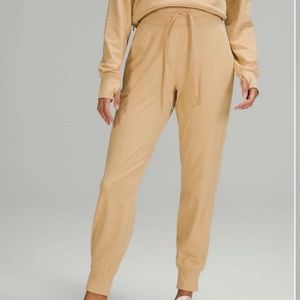 Lululemon Ready to Rulu jogger Pecan Tan Women’s size 6